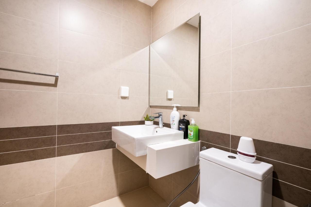 Oui! Oui! Saigon Apartment - Rivergate Residence Bandar Ho Chi Minh Luaran gambar
